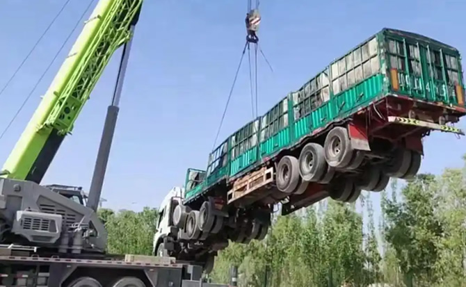 德令哈道路脱困救援案例